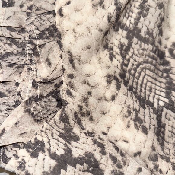 Japna L Ivory Gray Mock Neck Sleeveless Ruffle Animal Print Peplum Blouse - Picture 9 of 11